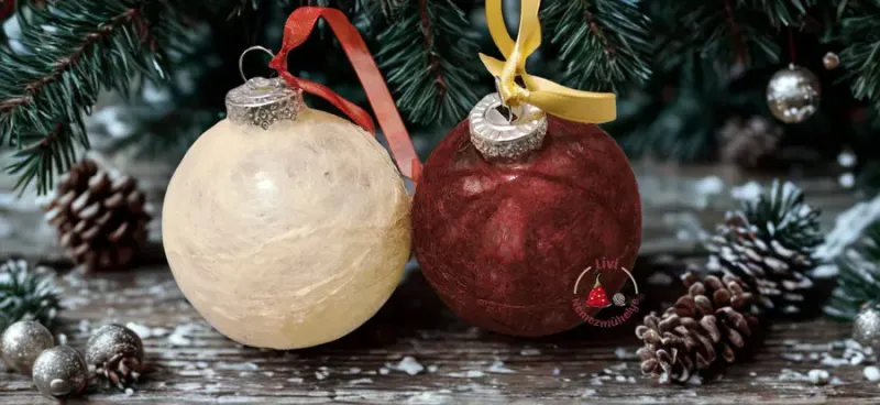 Karácsonyi díszek - üveggömbök nemezelt kabátkában_eredmény Karácsonyi díszek - üveggömbök nemezelt kabátkában_eredmény
